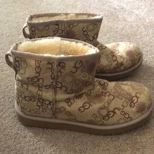 Ugg classic mini boots size w8